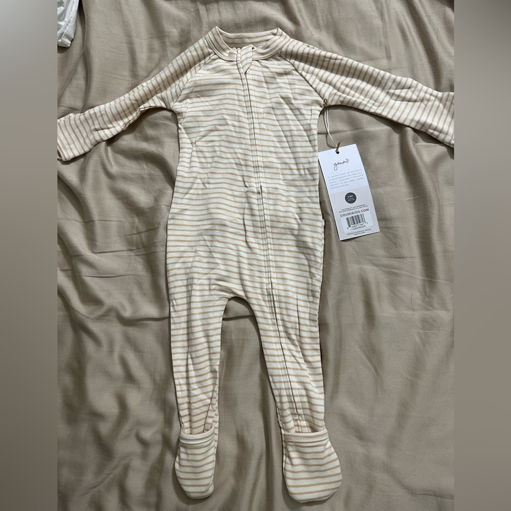 Goumi zip up romper NWT
